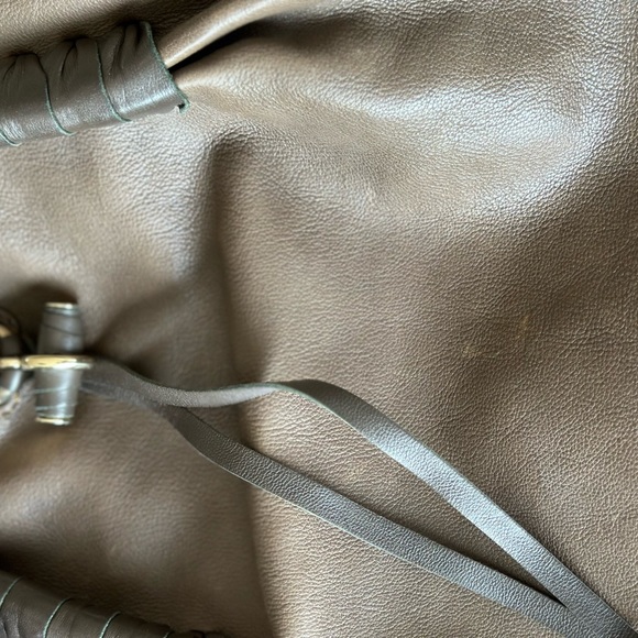 Nina Ricci medium size tote bag. Brown. It has an inside small bag. Well used. - Picture 4 of 7